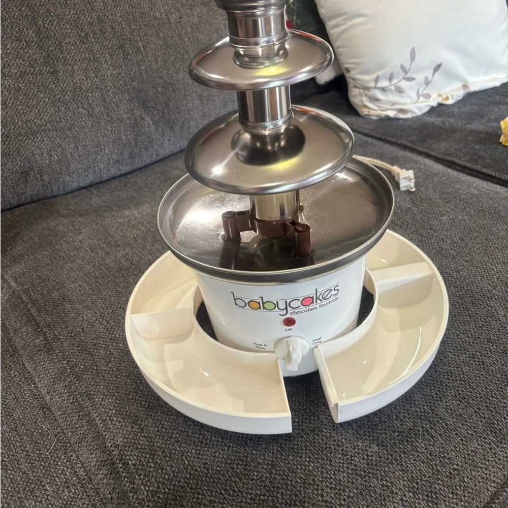 Babycakes Three-Tier Chocolate Fountain - Silver and White